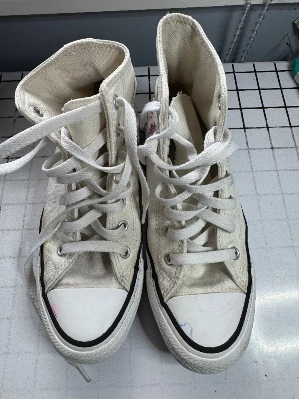 converse girl shoes size 3.5